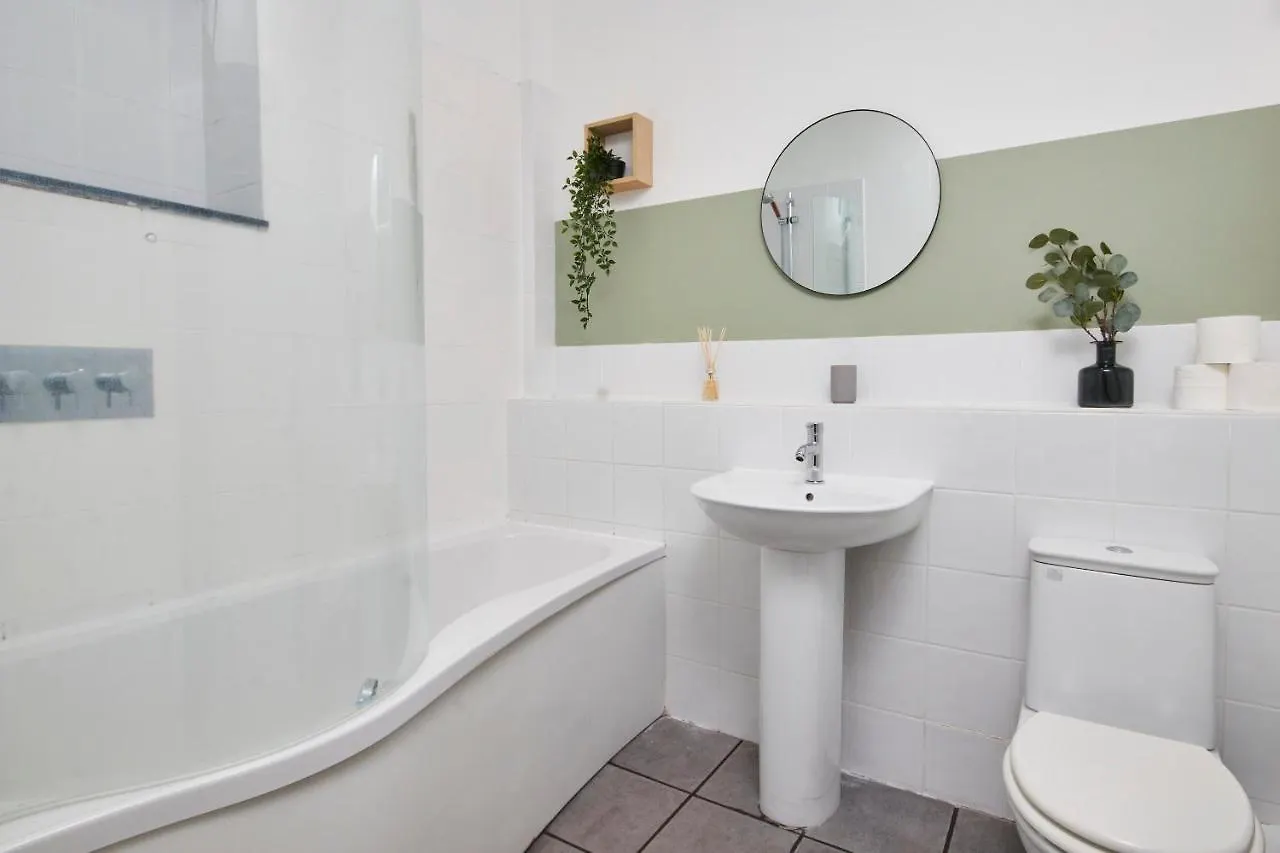 Wonderful Apartment In Bath With Garden - Sleeps 8 United Kingdom