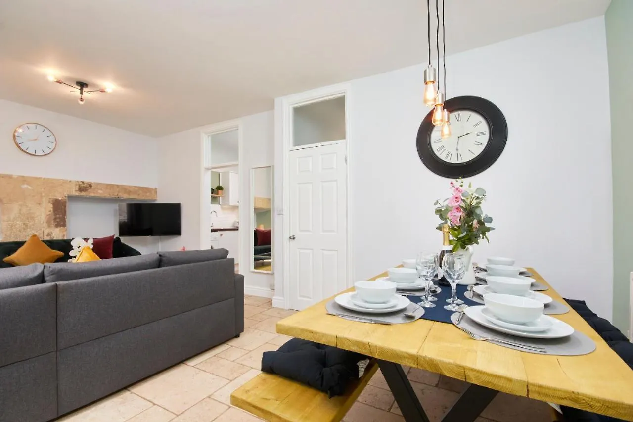 Wonderful Apartment In Bath With Garden - Sleeps 8 0*,