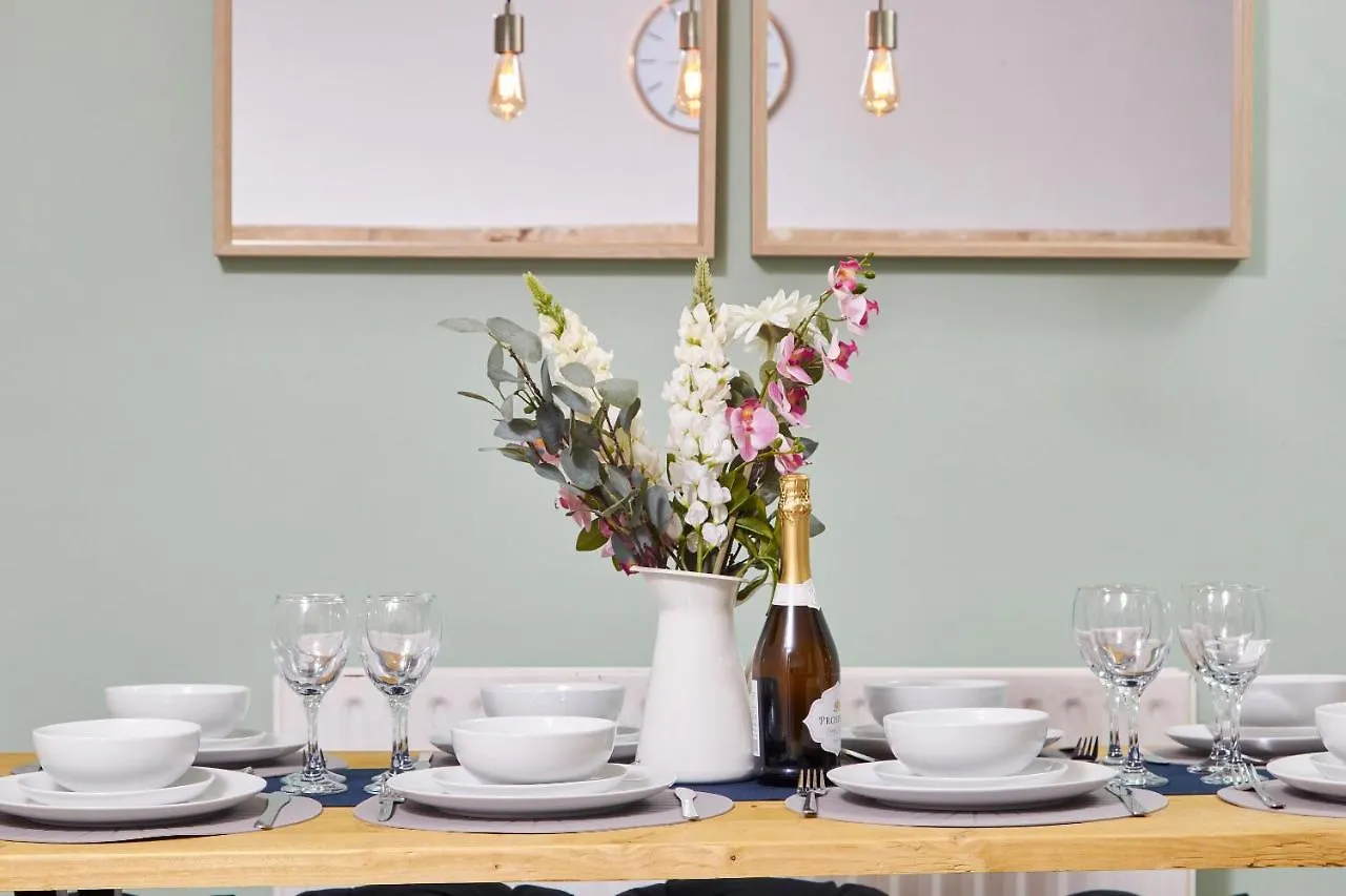 Wonderful Apartment In Bath With Garden - Sleeps 8