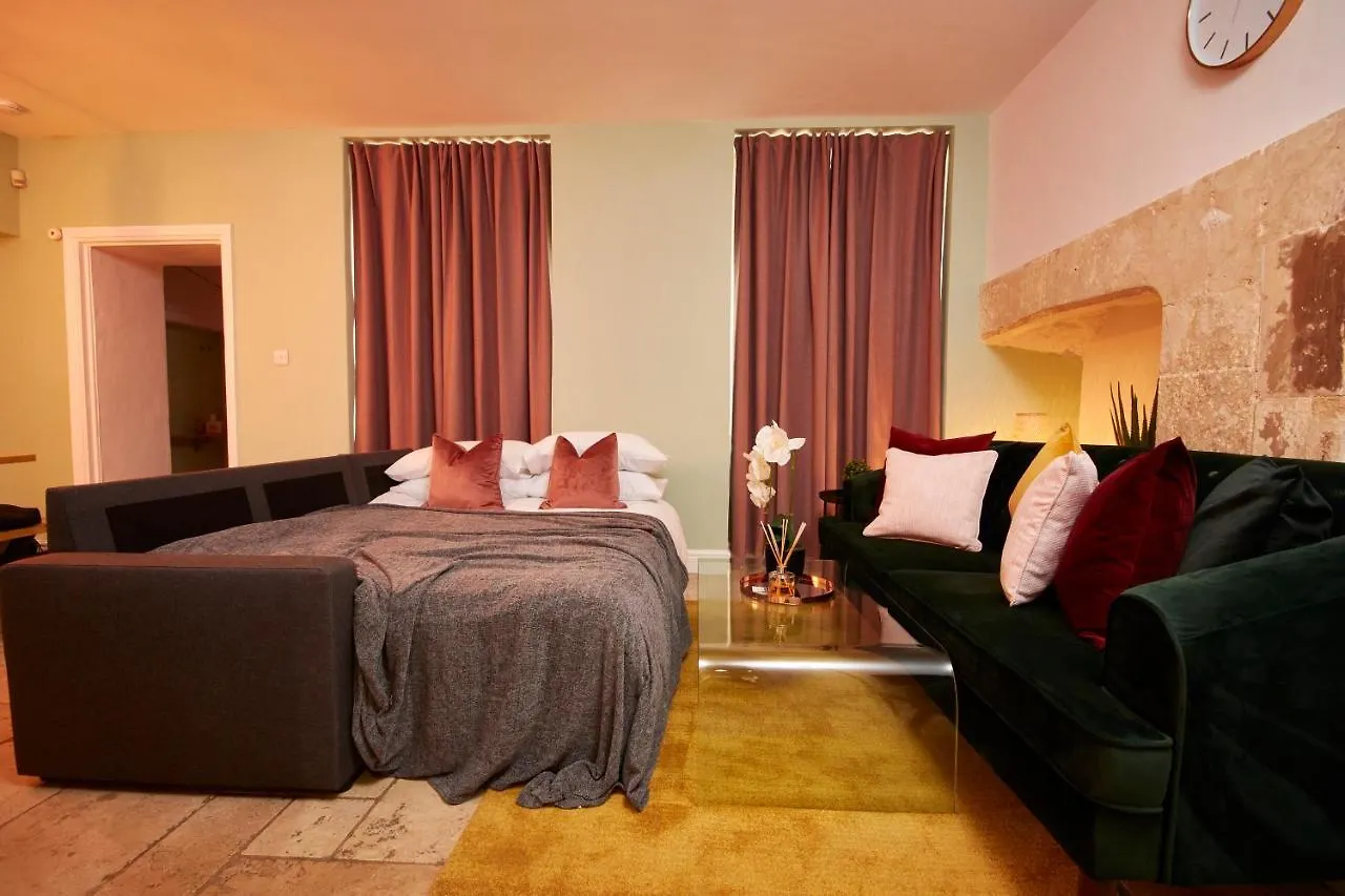 Wonderful Apartment In Bath With Garden - Sleeps 8 0*,  United Kingdom