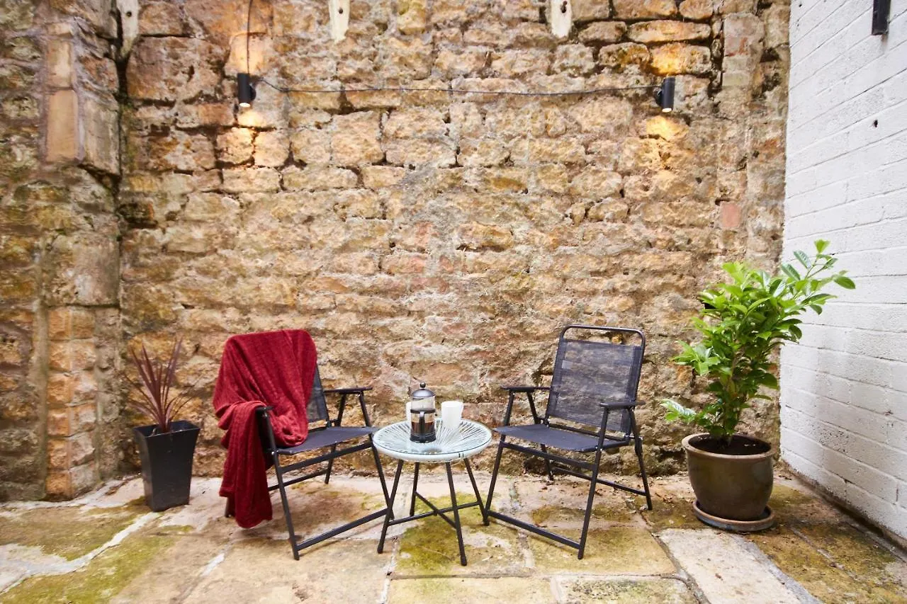 Wonderful Apartment In Bath With Garden - Sleeps 8