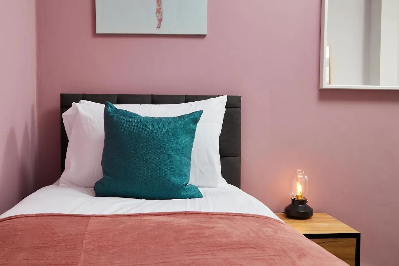 Wonderful Apartment In Bath With Garden - Sleeps 8 0*,  United Kingdom