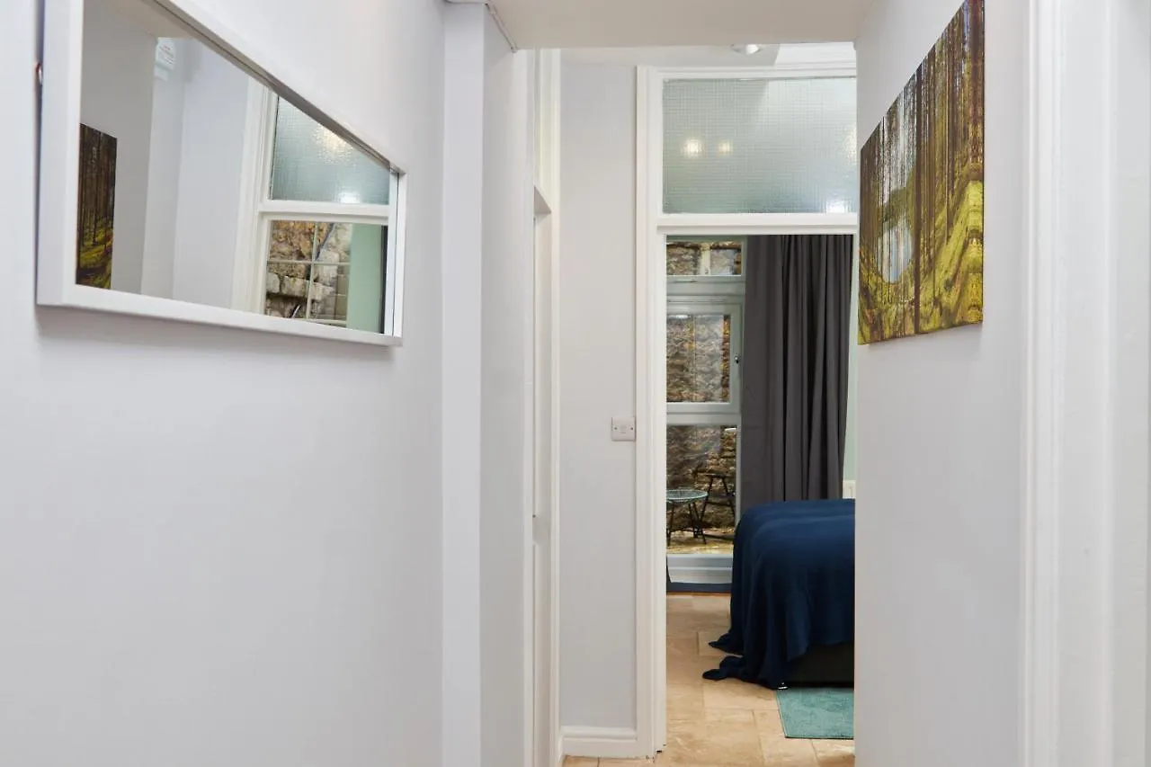 Wonderful Apartment In Bath With Garden - Sleeps 8
