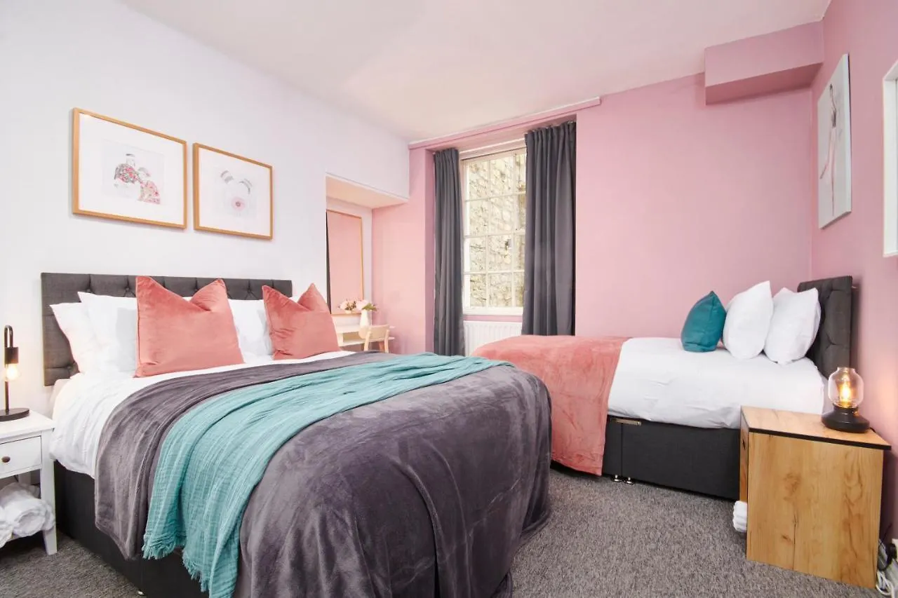 Wonderful Apartment In Bath With Garden - Sleeps 8 Holiday home