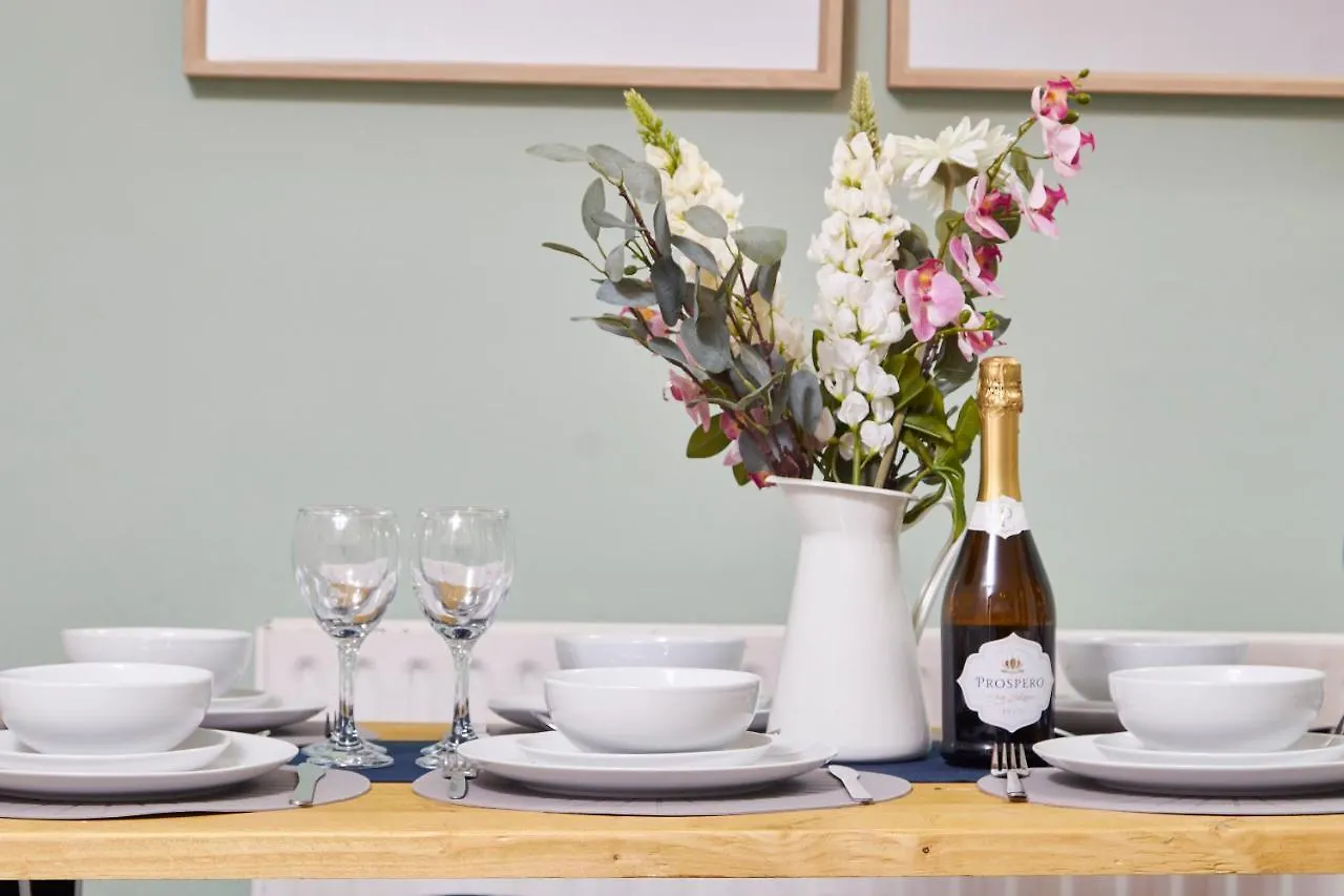 Wonderful Apartment In Bath With Garden - Sleeps 8
