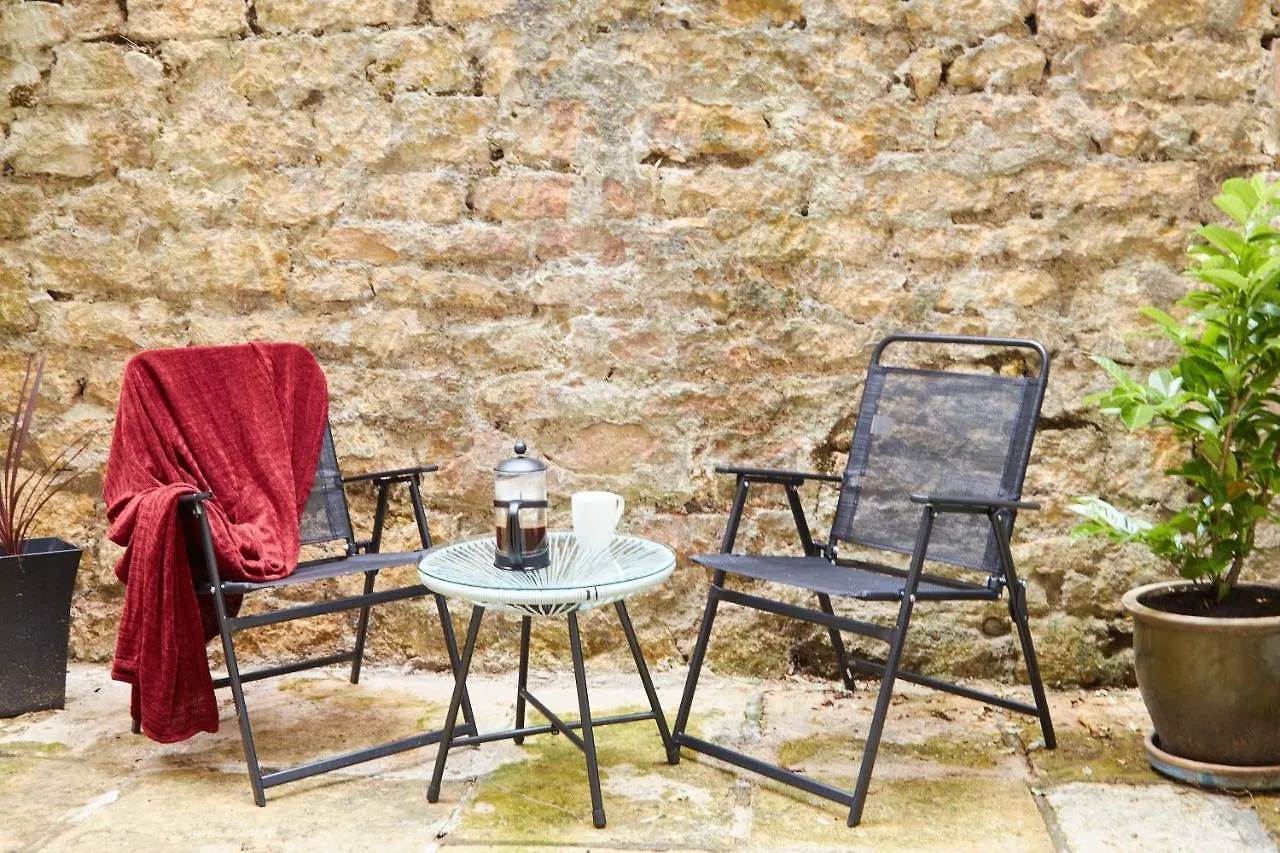 Wonderful Apartment In Bath With Garden - Sleeps 8 0*,  United Kingdom