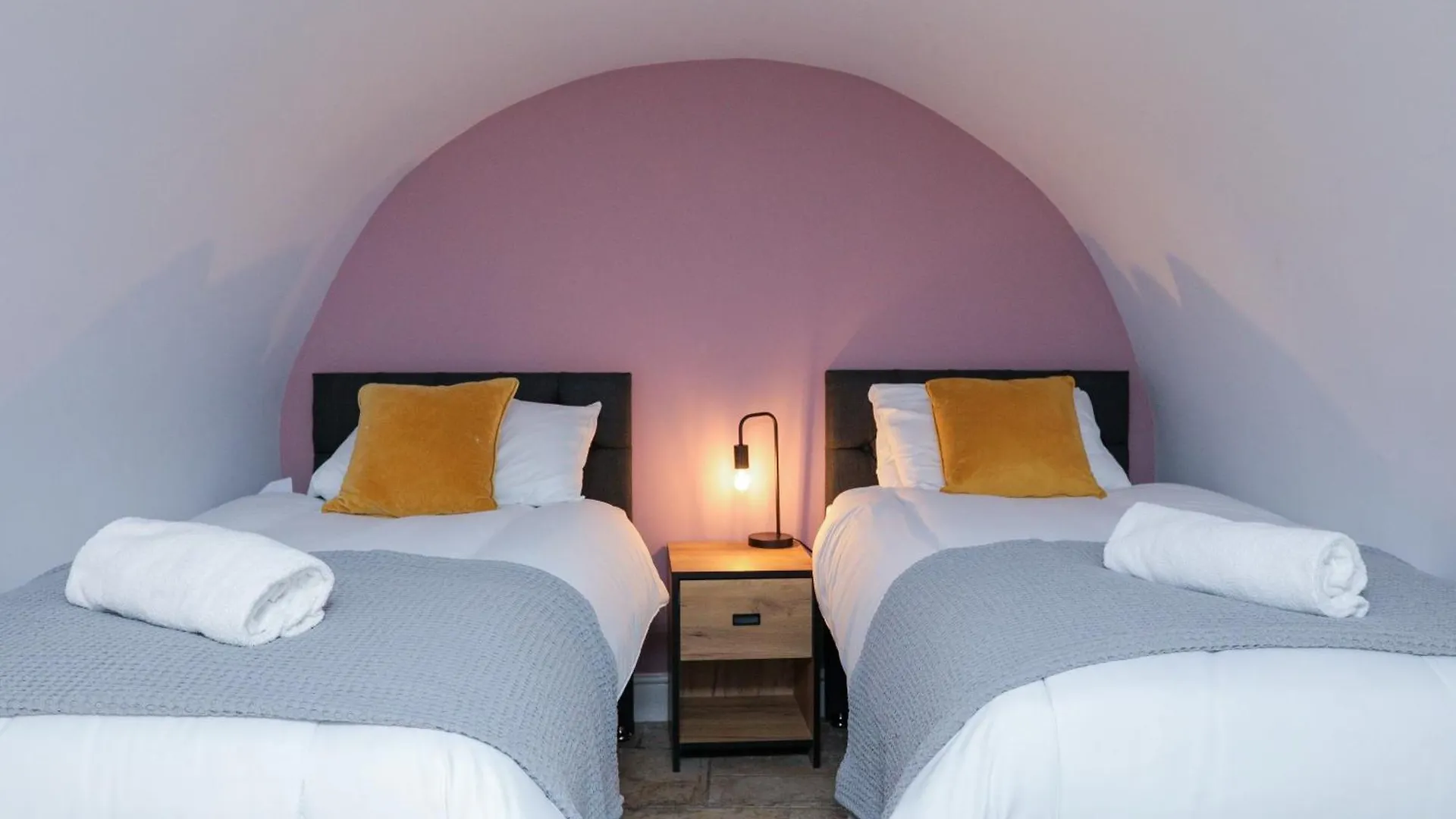 Wonderful Apartment In Bath With Garden - Sleeps 8 0*,  United Kingdom