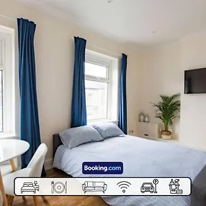 New Private By Stirkmartin Short Lets & Serviced With Free Parking & 7mins From Centre , Cardiff United Kingdom